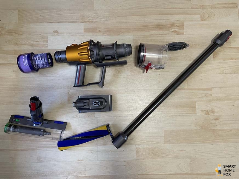 Der Dyson Akkustaubsauger V12 in seine Einzelteile zerlegt